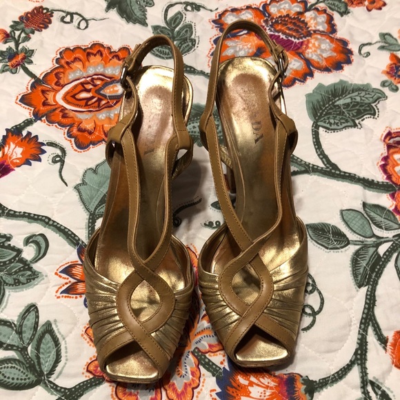 Prada Leather Gold Cork Slingback Heels size 38.5 - Picture 14 of 16